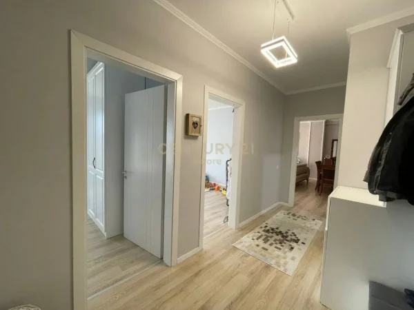 Tirane, jepet me qera apartament 2+1+Ballkon Kati 7, 120 m² 750 € (Rruga Todi Shkurti)