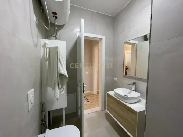 Tirane, jepet me qera apartament 2+1+Ballkon Kati 7, 120 m² 750 € (Rruga Todi Shkurti)