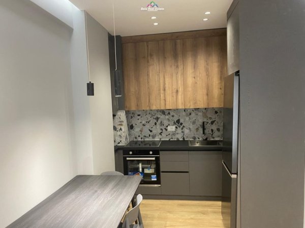 Tirane, jepet me qera apartament 1+1+Ballkon Kati 2, 70 m² 600 € (don bosko)