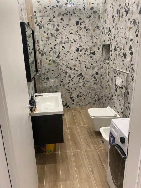 Tirane, jepet me qera apartament 1+1+Ballkon Kati 2, 70 m² 600 € (don bosko)