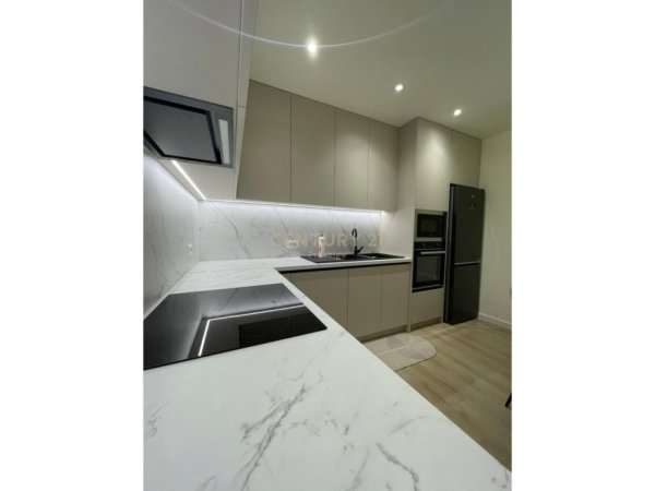 Tirane, jepet me qera apartament 2+1 Kati 8, 110 m² 1.200 € (Rruga e Elbasanit)