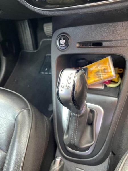 Tirane, shes Renault Captur qm3 viti 2018, full option, automat, navi, 12000 €