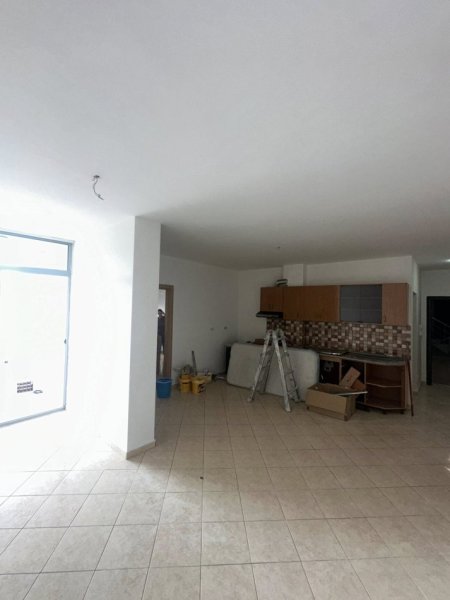 Durres, shes 2+1+Aneks+Ballkon Kati 4, 130.000 € (KOPSHTI SOTIR NOKA)