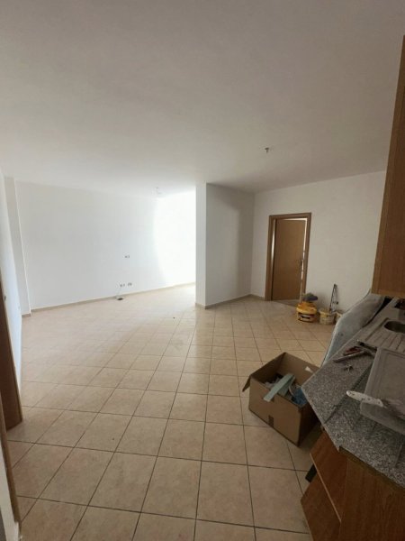 Durres, shes 2+1+Aneks+Ballkon Kati 4, 130.000 € (KOPSHTI SOTIR NOKA)