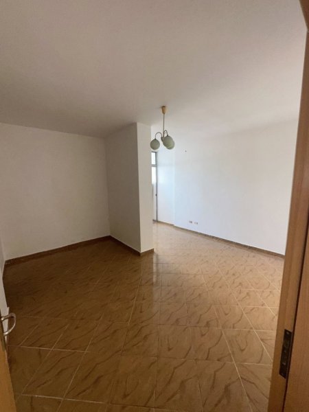 Durres, shes 2+1+Aneks+Ballkon Kati 4, 130.000 € (KOPSHTI SOTIR NOKA)