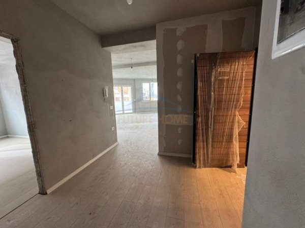 Tirane, shitet apartament 2+1+Ballkon Kati 5, 126 m² 208.000 € (Unaza e Re)
