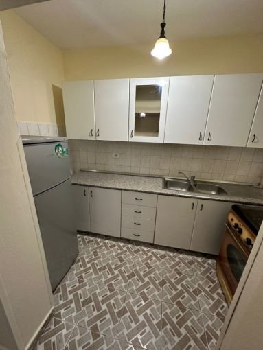 Tirane, jepet me qera apartament 3+1 Kati 4, 90 m² 550 € (Bulevardi Zogu I Pare)