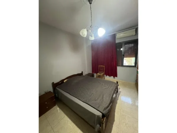 Tirane, jepet me qera apartament 2+1 Kati 2, 94 m² 600 € (Vasil Shanto)