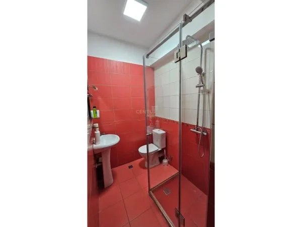 Tirane, jepet me qera apartament 2+1 Kati 2, 70 m² 600 € (Rruga Frosina Plaku)