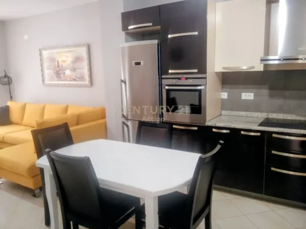 Tirane, jepet me qera apartament 2+1 Kati 7, 80 m² 650 € (Kompleksi Kontakt)