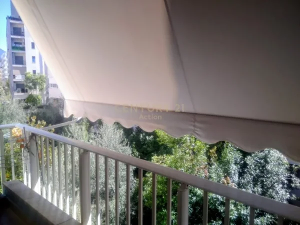 Tirane, jepet me qera apartament 2+1 Kati 7, 80 m² 650 € (Kompleksi Kontakt)