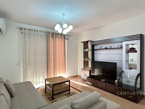 Tirane, jepet me qera apartament 2+1+Ballkon Kati 3, 80 m² 950 € 