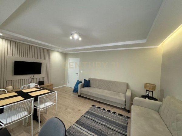 Tirane, jepet me qera apartament 2+1+Ballkon Kati 3, 80 m² 950 € 