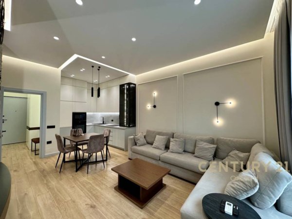 Tirane, jepet me qera apartament 2+1 Kati 8, 76 m² 880 € (Square 21)