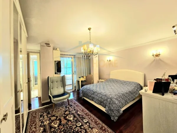 Tirane, shitet apartament 2+1+Ballkon Kati 3, 128 m² 325.000 € 