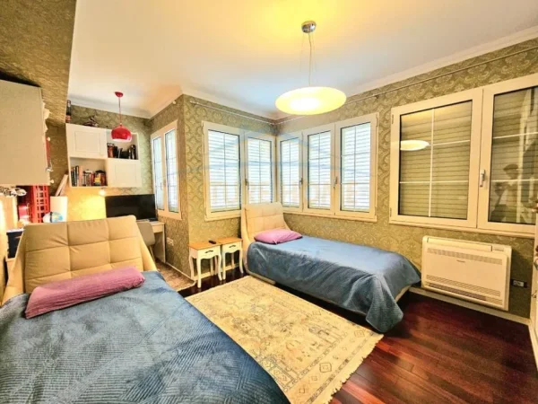 Tirane, shitet apartament 2+1+Ballkon Kati 3, 128 m² 325.000 € 