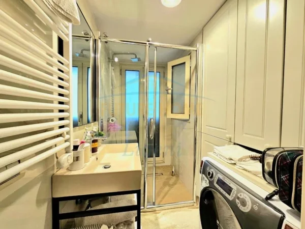 Tirane, shitet apartament 2+1+Ballkon Kati 3, 128 m² 325.000 € 