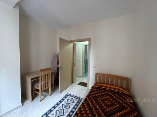 Tirane, jepet me qera apartament 2+1 Kati 2, 95 m² 900 € (Rruga e kavajes)