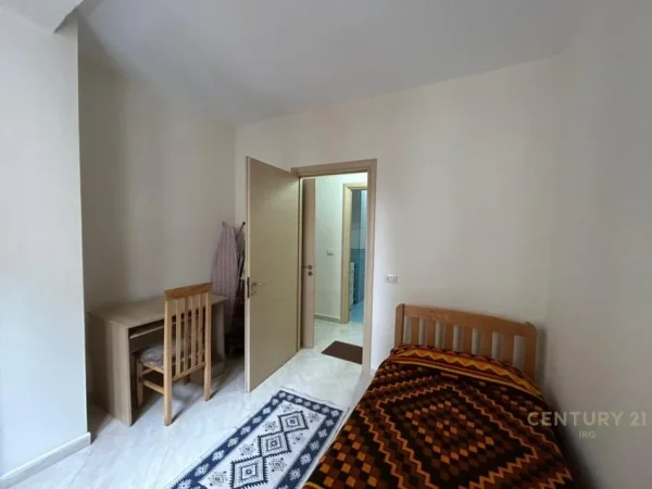 Tirane, jepet me qera apartament 2+1 Kati 2, 95 m² 900 € (Rruga e kavajes)