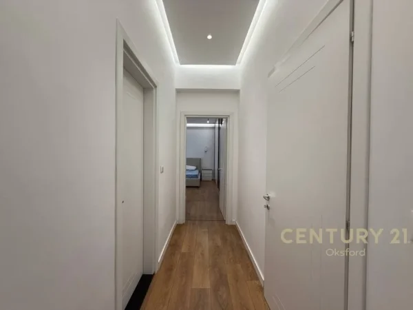 Tirane, jepet me qera apartament 2+1+Ballkon Kati 21, 114 m² 1.500 € (Rruga e kavajes)