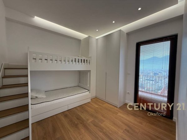 Tirane, jepet me qera apartament 2+1+Ballkon Kati 21, 114 m² 1.500 € (Rruga e kavajes)
