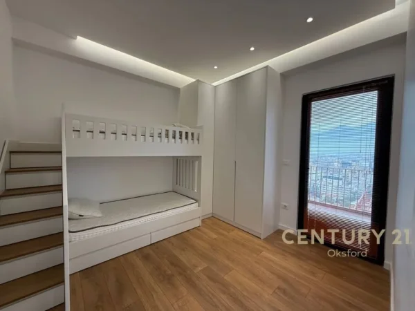 Tirane, jepet me qera apartament 2+1+Ballkon Kati 21, 114 m² 1.500 € (Rruga e kavajes)