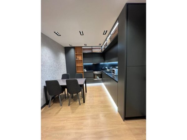 Tirane, jepet me qera apartament 2+1 Kati 6, 77 m² 1.700 € (Qender)