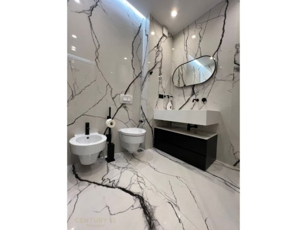 Tirane, jepet me qera apartament 2+1 Kati 6, 77 m² 1.700 € (Qender)