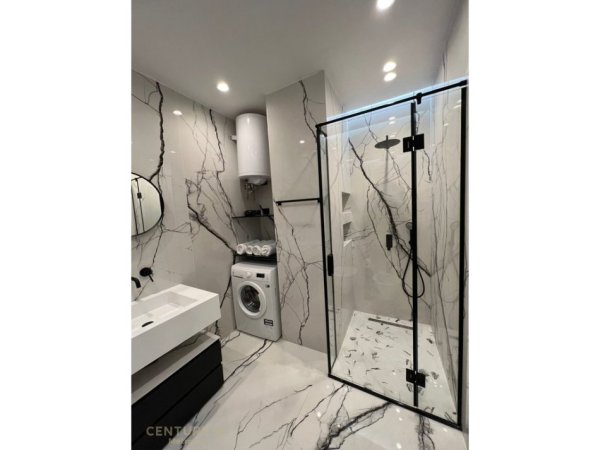 Tirane, jepet me qera apartament 2+1 Kati 6, 77 m² 1.700 € (Qender)