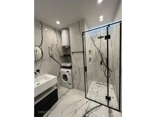 Tirane, jepet me qera apartament 2+1 Kati 6, 77 m² 1.700 € (Qender)