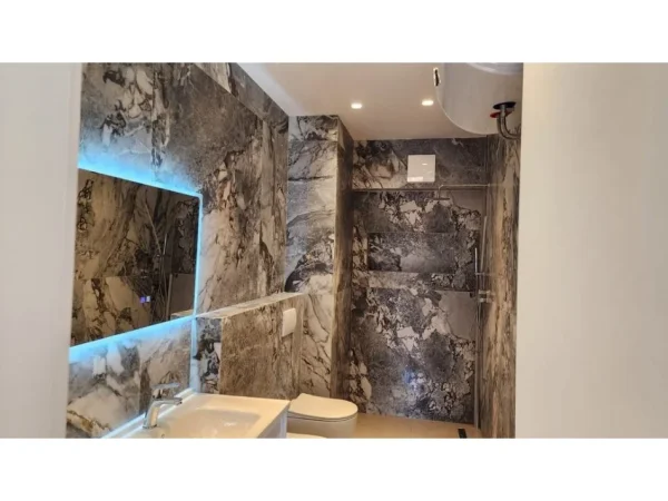 Tirane, jap me qera ambjent biznesi Kati 2, 83 m² 1.300 € (Rruga e Kavajes)