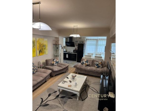 Tirane, shes apartament 2+1 Kati 3, 130 m² 377.000 € (Stadiumi Air Albania)