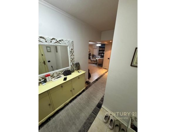 Tirane, shes apartament 2+1 Kati 3, 130 m² 377.000 € (Stadiumi Air Albania)