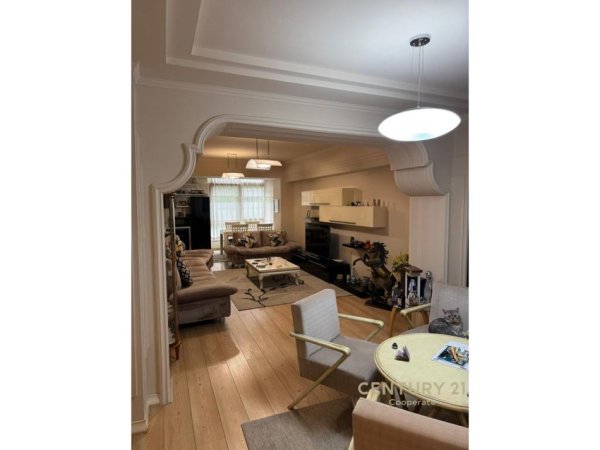 Tirane, shes apartament 2+1 Kati 3, 130 m² 377.000 € (Stadiumi Air Albania)