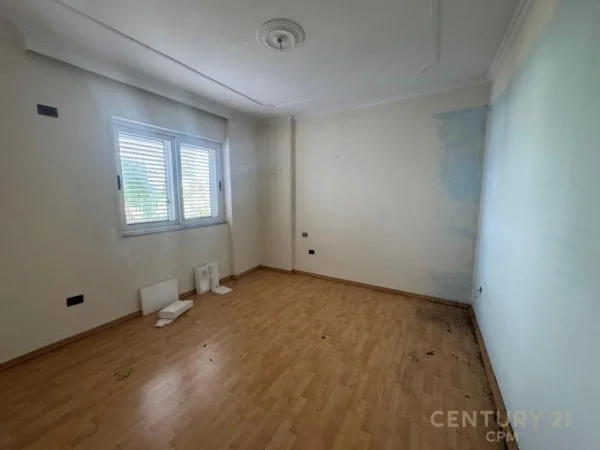 Tirane, shes apartament 3+1 Kati 4, 115 m² 299.001 € (Rruga e Elbasanit)
