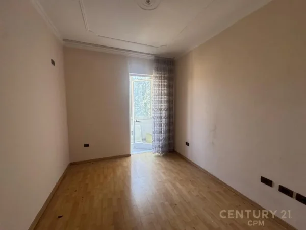 Tirane, shes apartament 3+1 Kati 4, 115 m² 299.001 € (Rruga e Elbasanit)