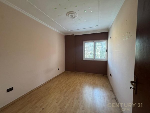 Tirane, shes apartament 3+1 Kati 4, 115 m² 299.001 € (Rruga e Elbasanit)