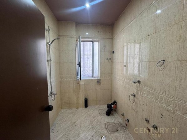 Tirane, shes apartament 3+1 Kati 4, 115 m² 299.001 € (Rruga e Elbasanit)