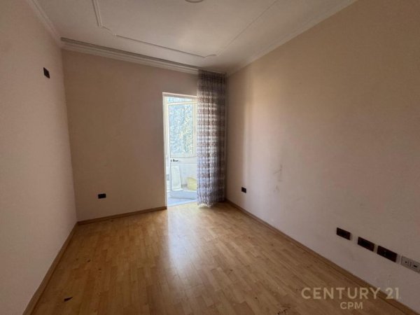 Tirane, shes apartament 3+1 Kati 4, 115 m² 299.001 € (Rruga e Elbasanit)