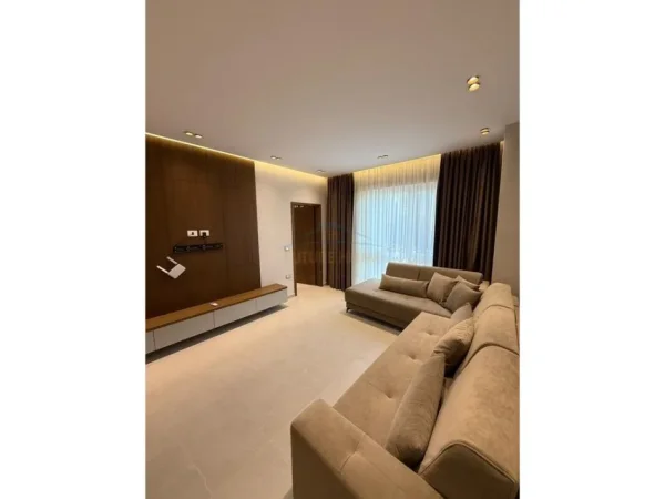 Shitet, Apartament 2+1, Rezidenca White Tower, Mali i Robit