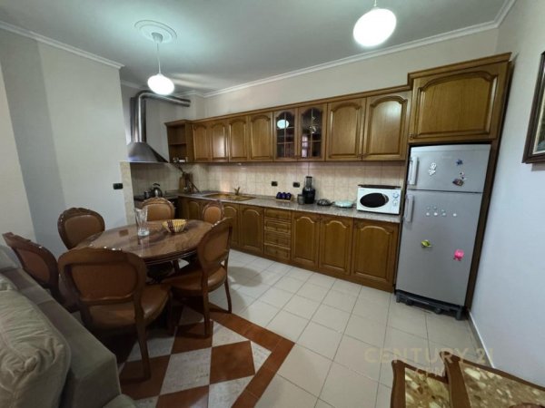 Tirane, jepet me qera apartament 2+1 Kati 3, 102 m² 700 € (Gjimnazi Partizani)
