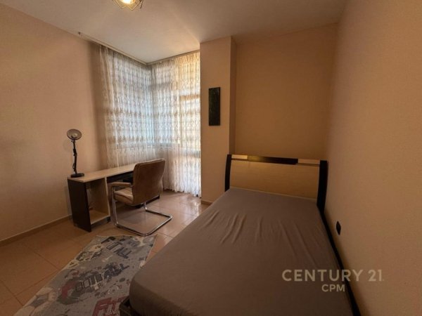 Tirane, jepet me qera apartament 2+1 Kati 3, 102 m² 700 € (Gjimnazi Partizani)