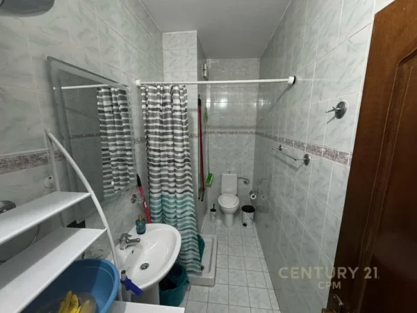 Tirane, jepet me qera apartament 2+1 Kati 3, 102 m² 700 € (Gjimnazi Partizani)