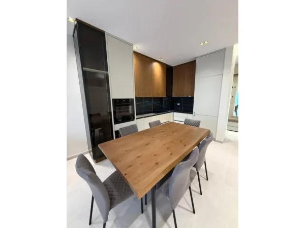 Shitet, Apartament 2+1, Rezidenca White Tower, Mali i Robit