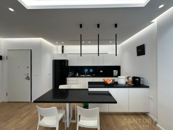 Tirane, shitet apartament Kati 2, 100 m² 270.000 € (Teg)