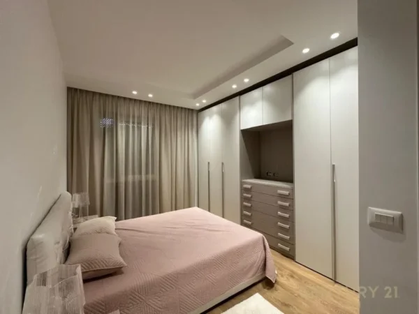 Tirane, shitet apartament Kati 2, 100 m² 270.000 € (Teg)