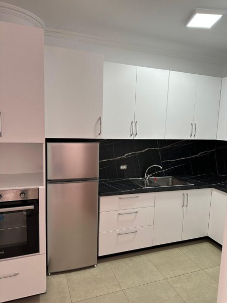 Tirane, jepet me qera apartament 3+1+Ballkon Kati 4, 120 m² 800 € (Don Bosko)