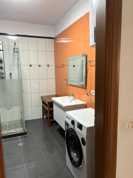 Tirane, jepet me qera apartament 3+1+Ballkon Kati 4, 120 m² 800 € (Don Bosko)
