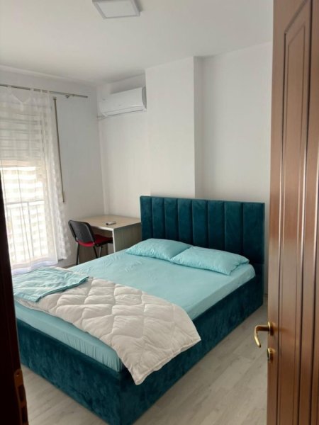 Tirane, jepet me qera apartament 3+1+Ballkon Kati 4, 120 m² 800 € (Don Bosko)