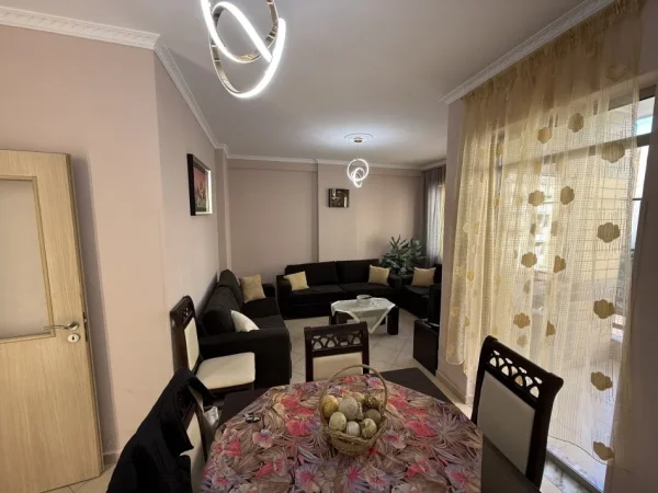 Tirane, jepet me qera apartament 1+1+Ballkon Kati 4, 65 m² 45.000 Lek (Unaza e Re, Astir)